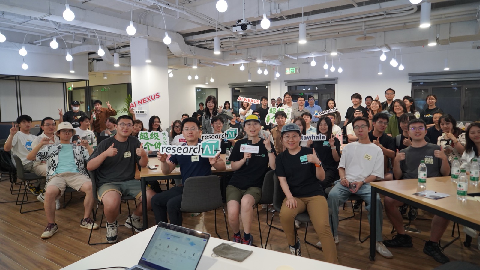 WAIC 研究者创业者派对合影